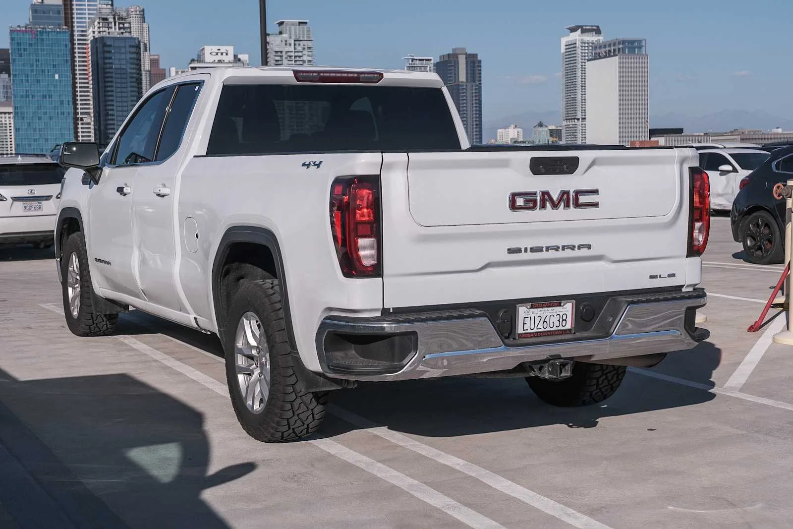 Used 2022 Summit White GMC SLE image 6