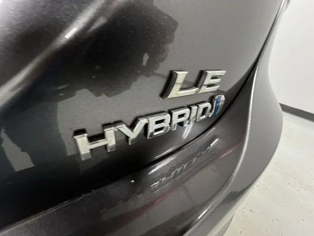 2020 Toyota Camry LE - Photo 30
