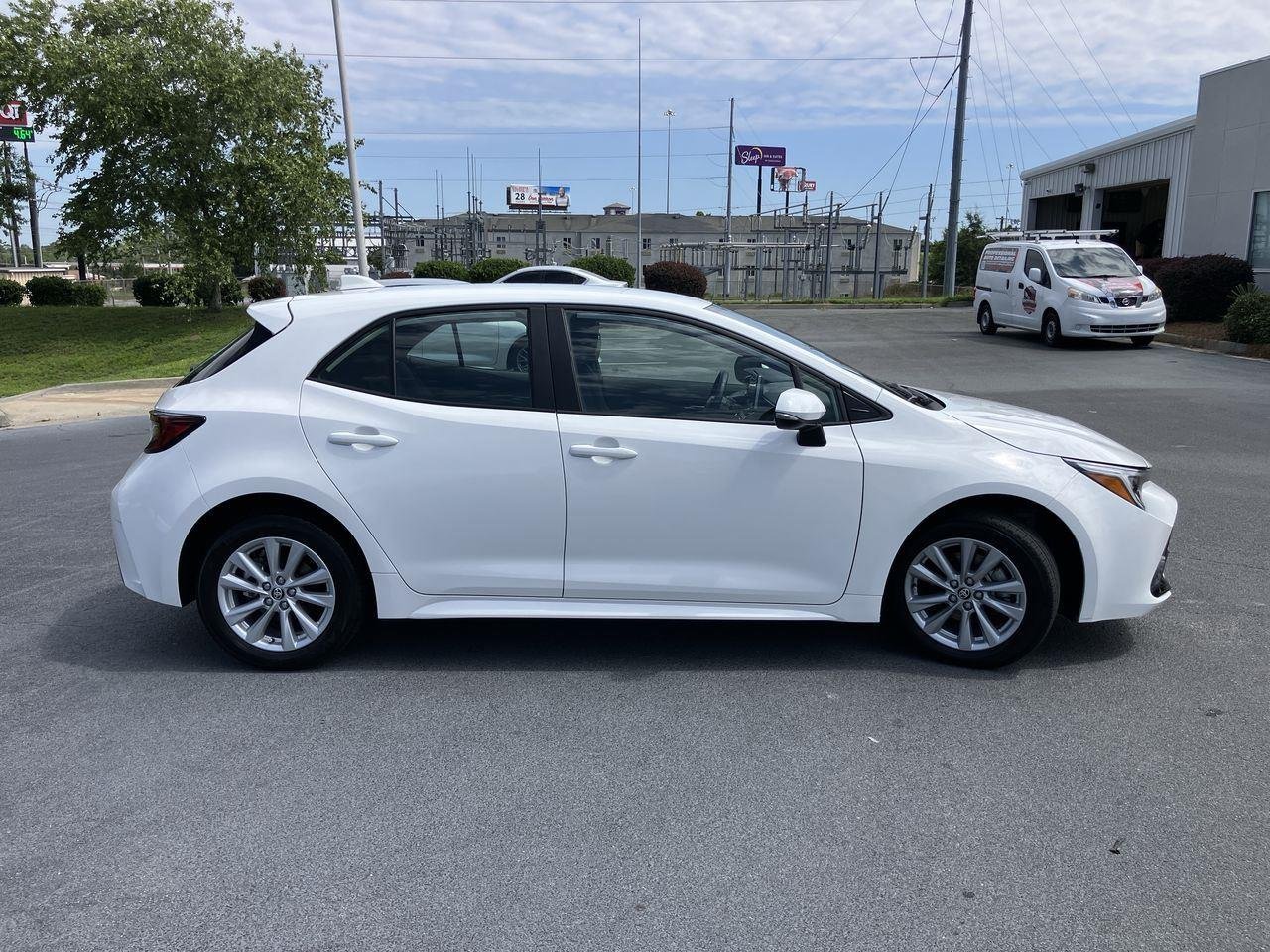 Used 2025 White (Ice Cap) Toyota SE image 6