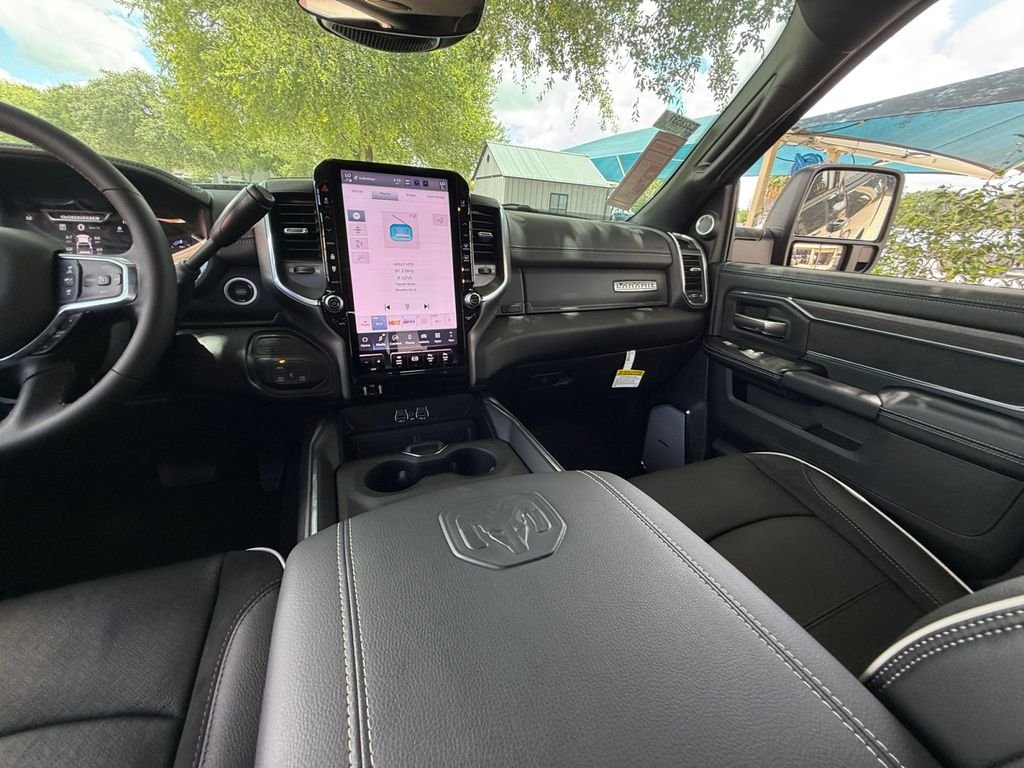 New 2026 Diamond Black Crystal Pearl-Coat Exterior Paint RAM Laramie image 15