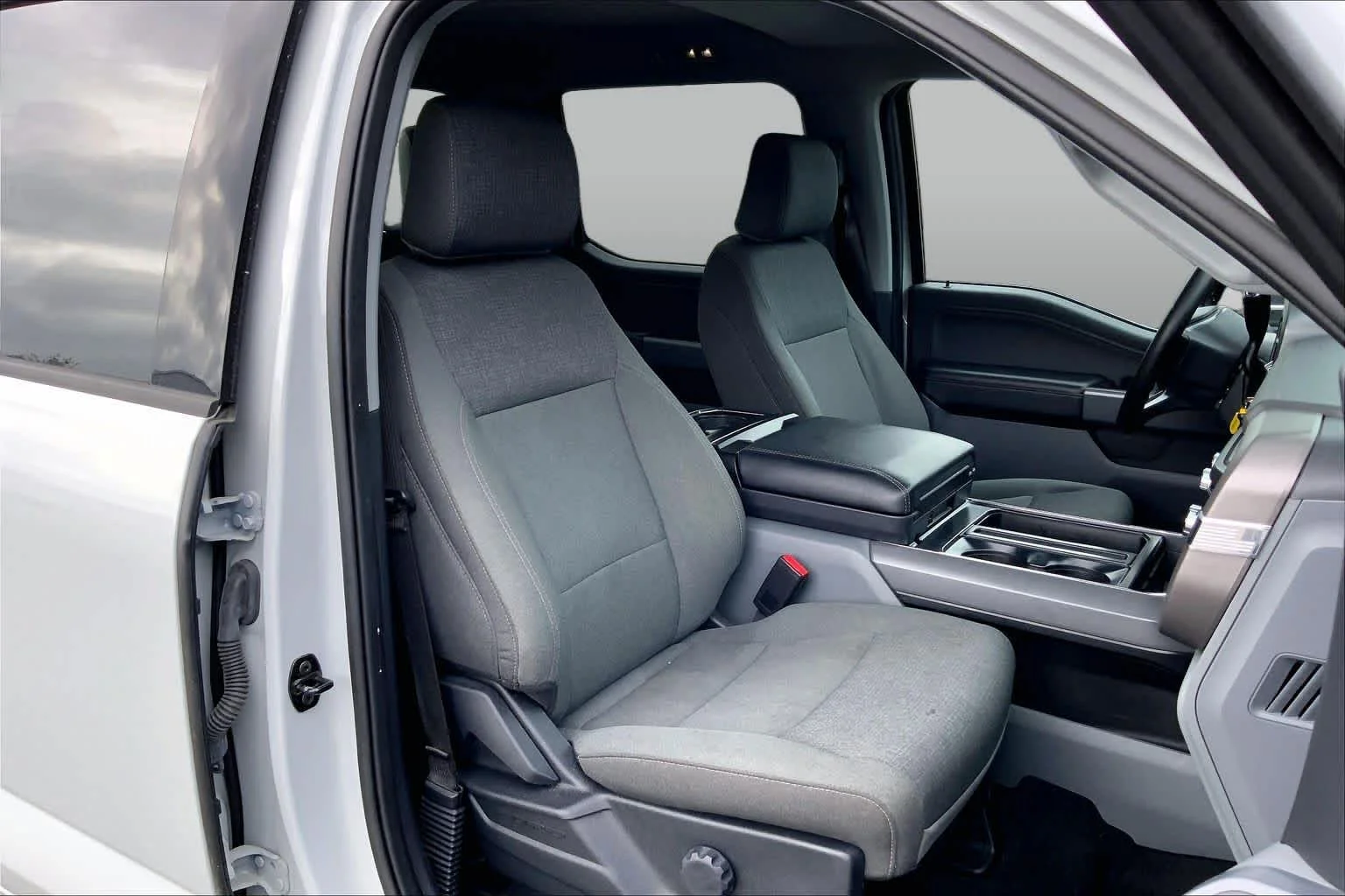 Used 2024 Avalanche Ford XLT image 9