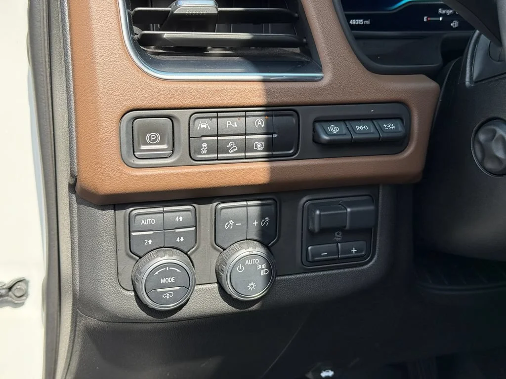 Used 2023 Iridescent Pearl Tricoat Chevrolet High Country image 26