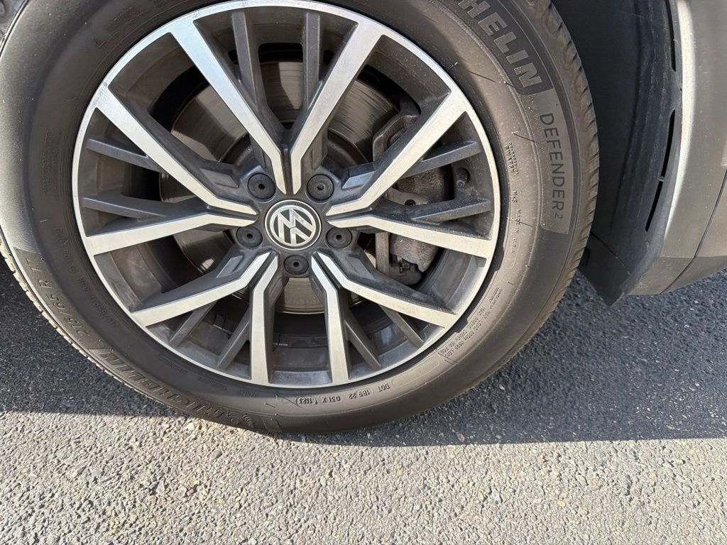 Used 2020 Beige Volkswagen 2.0T SE image 3