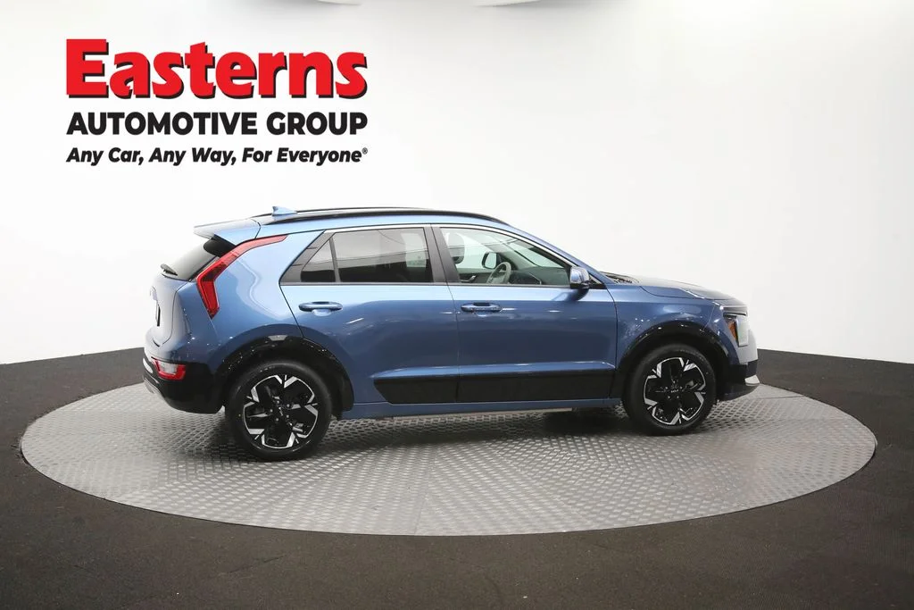 Used 2023 Blue Kia Wind image 42