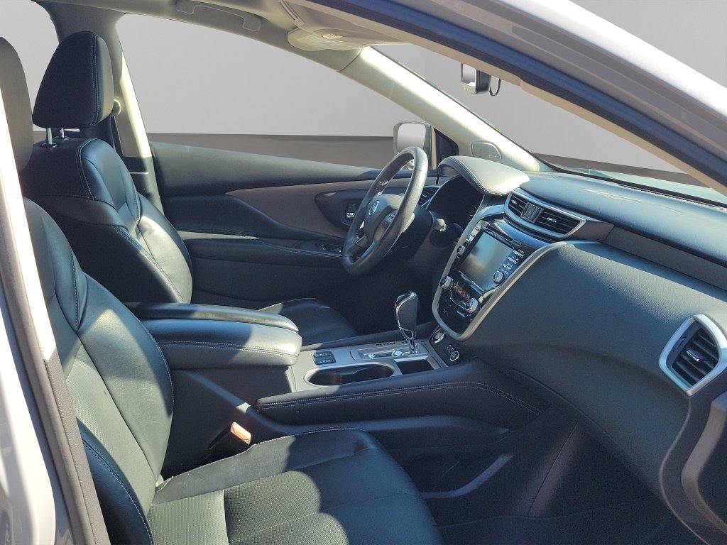 Used 2021  Nissan SL image 10
