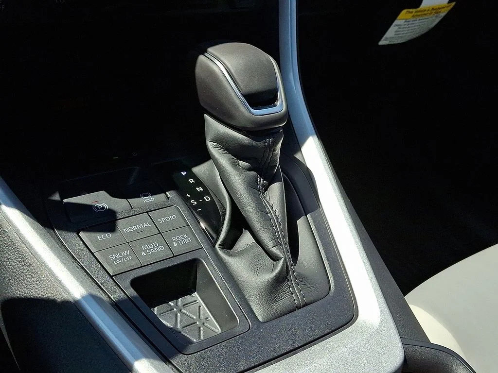 2025 Toyota RAV4 XLE Premium - Photo 17