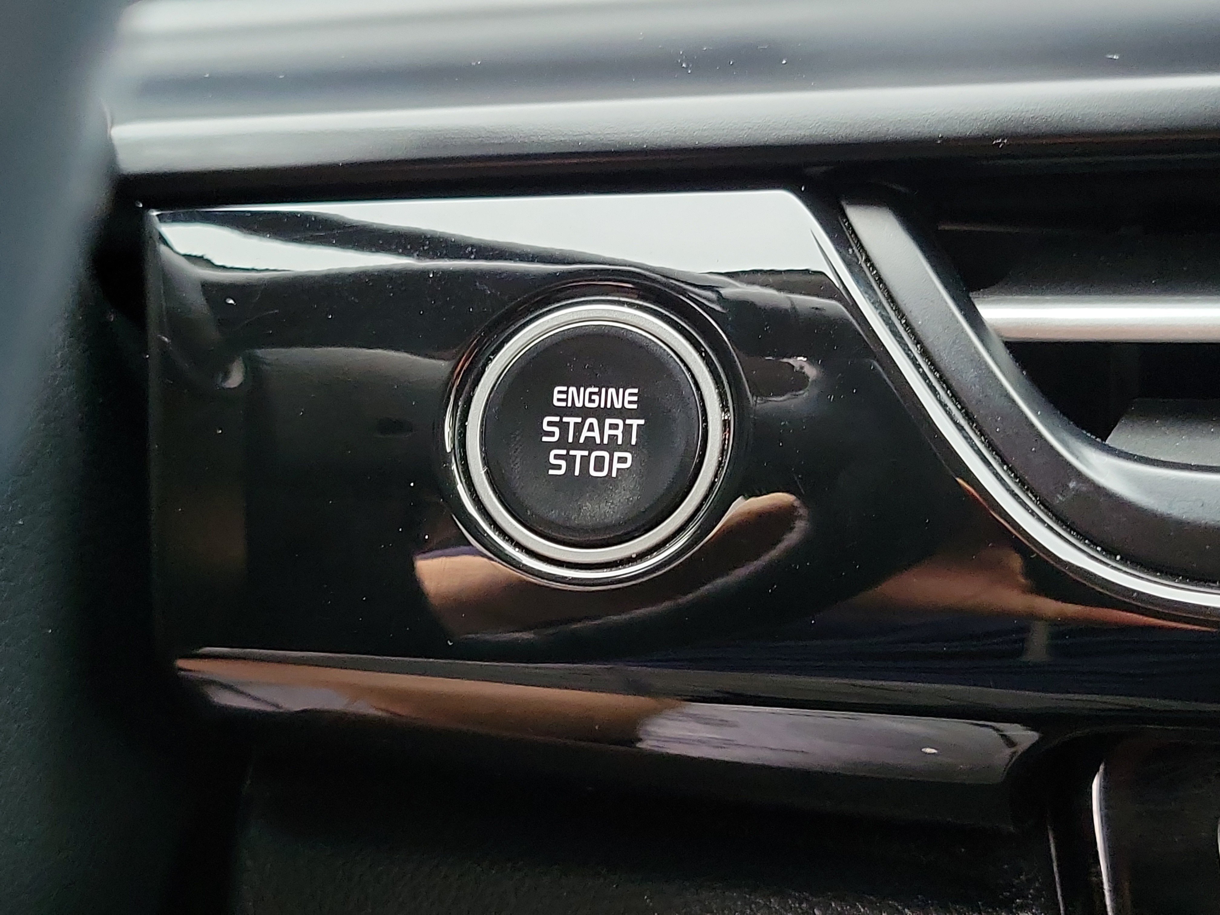 2025 Kia Seltos S - Photo 16