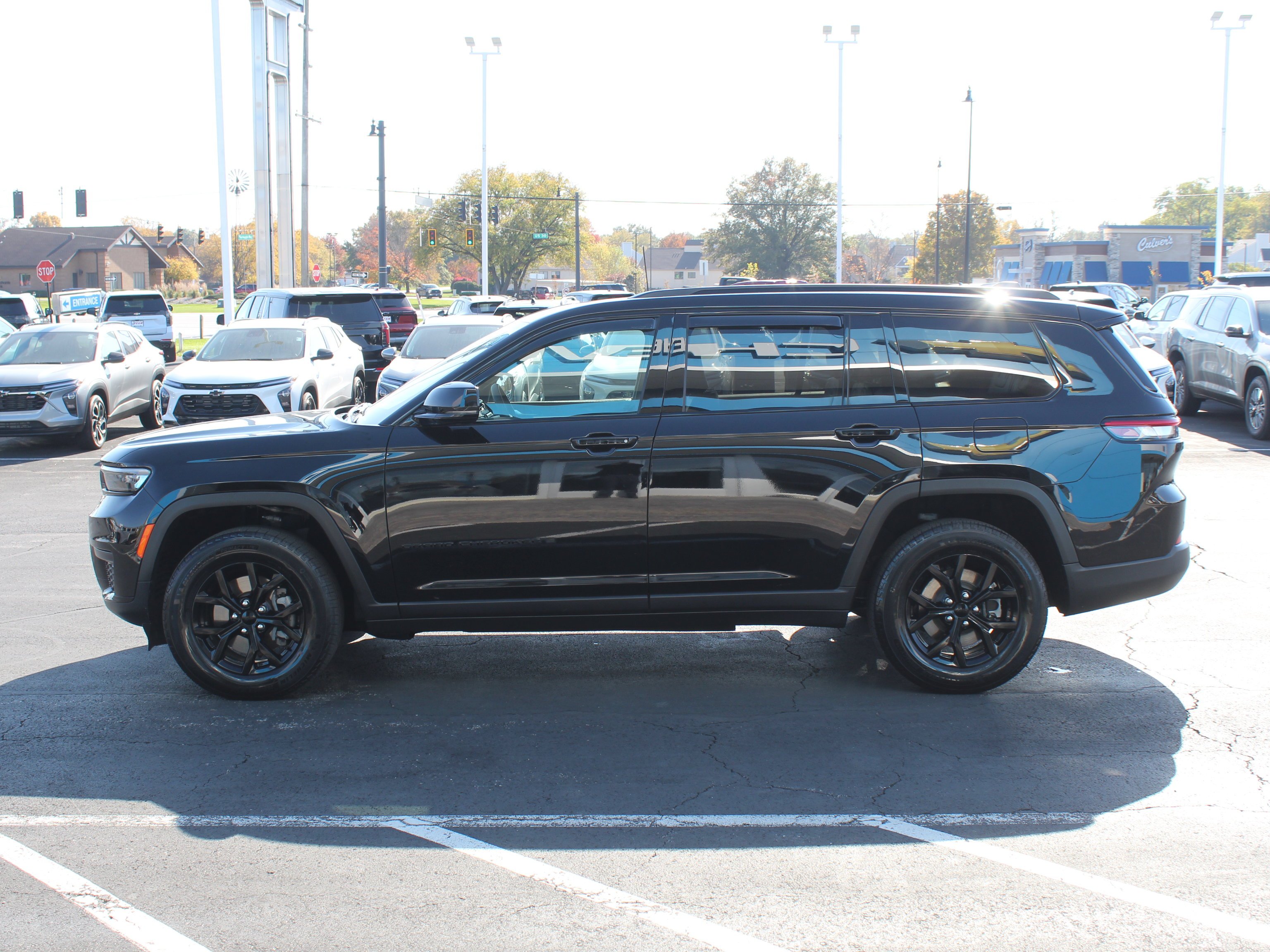 Used 2025 Black Jeep Altitude X image 9