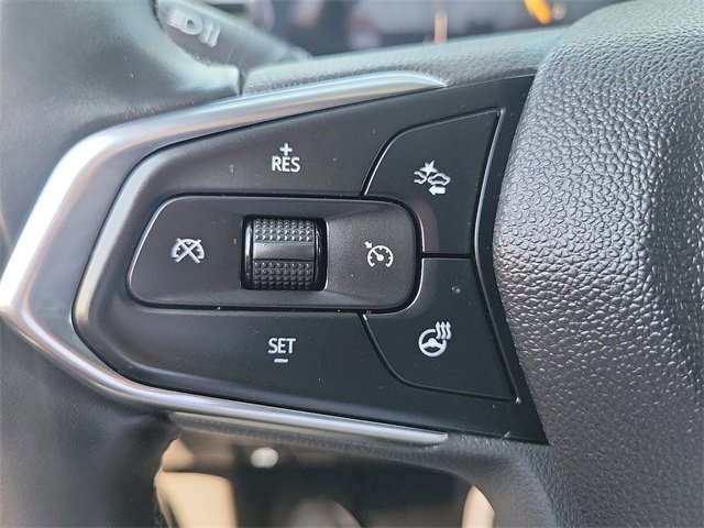 Used 2025 Iridescent Pearl Tricoat Chevrolet ACTIV image 11