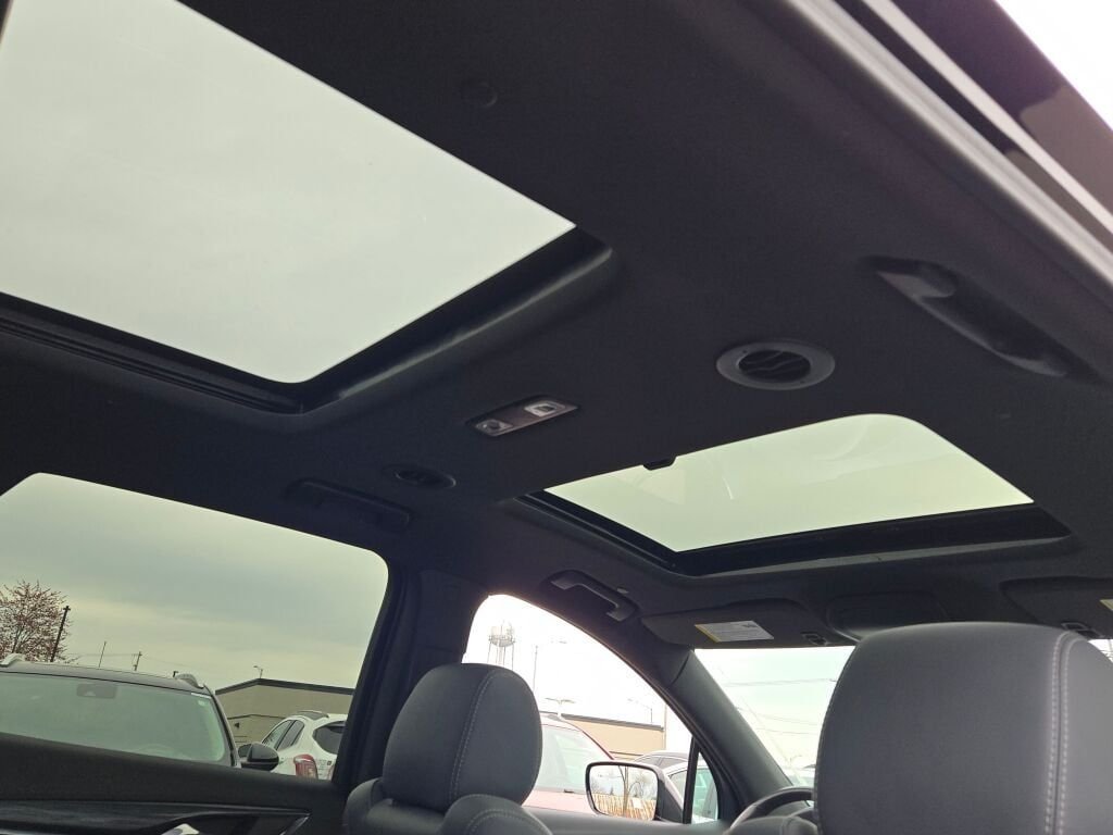 Used 2023 Black Buick Essence image 12