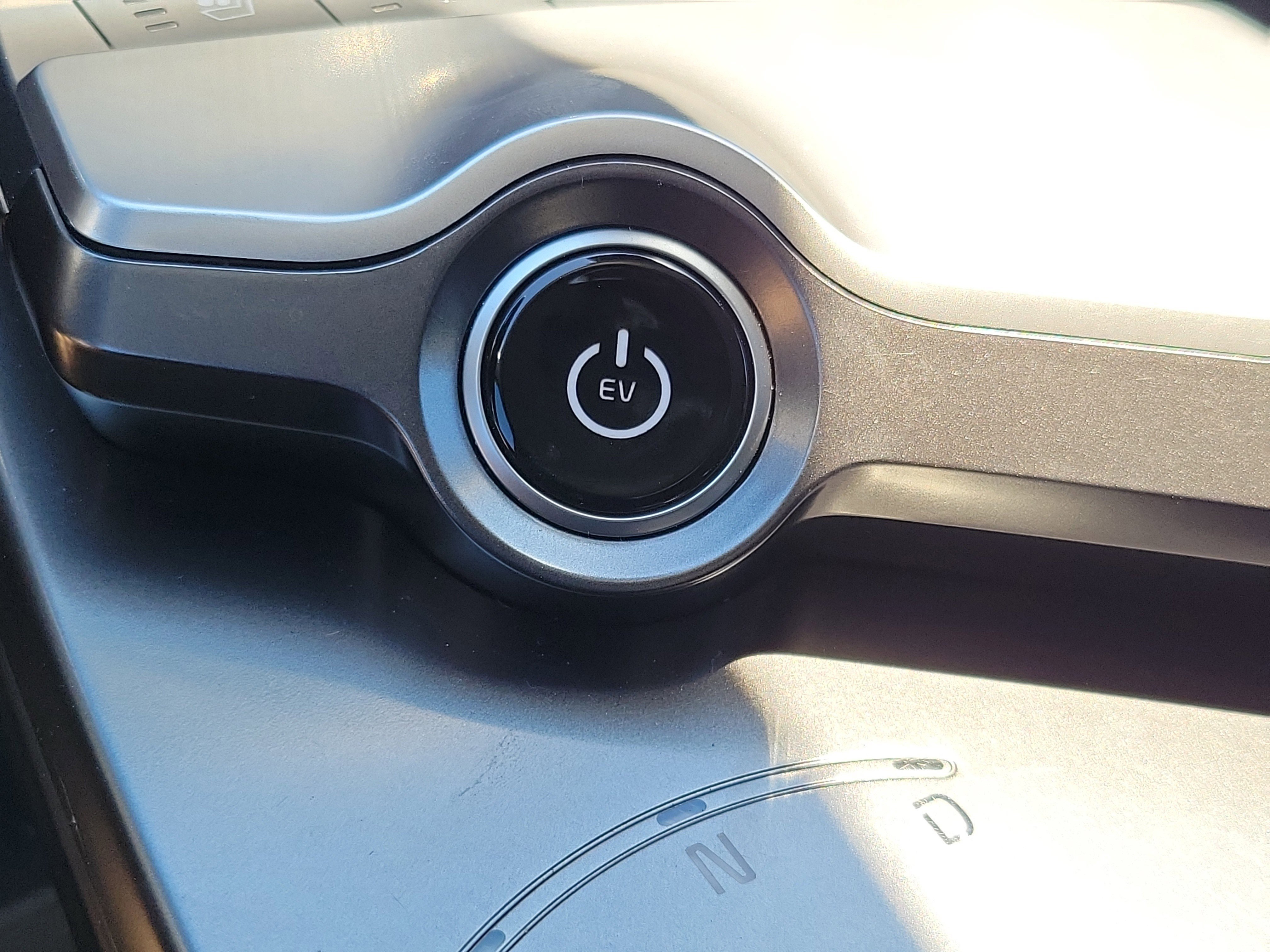 Used 2023 Steel Gray Kia Wind image 25