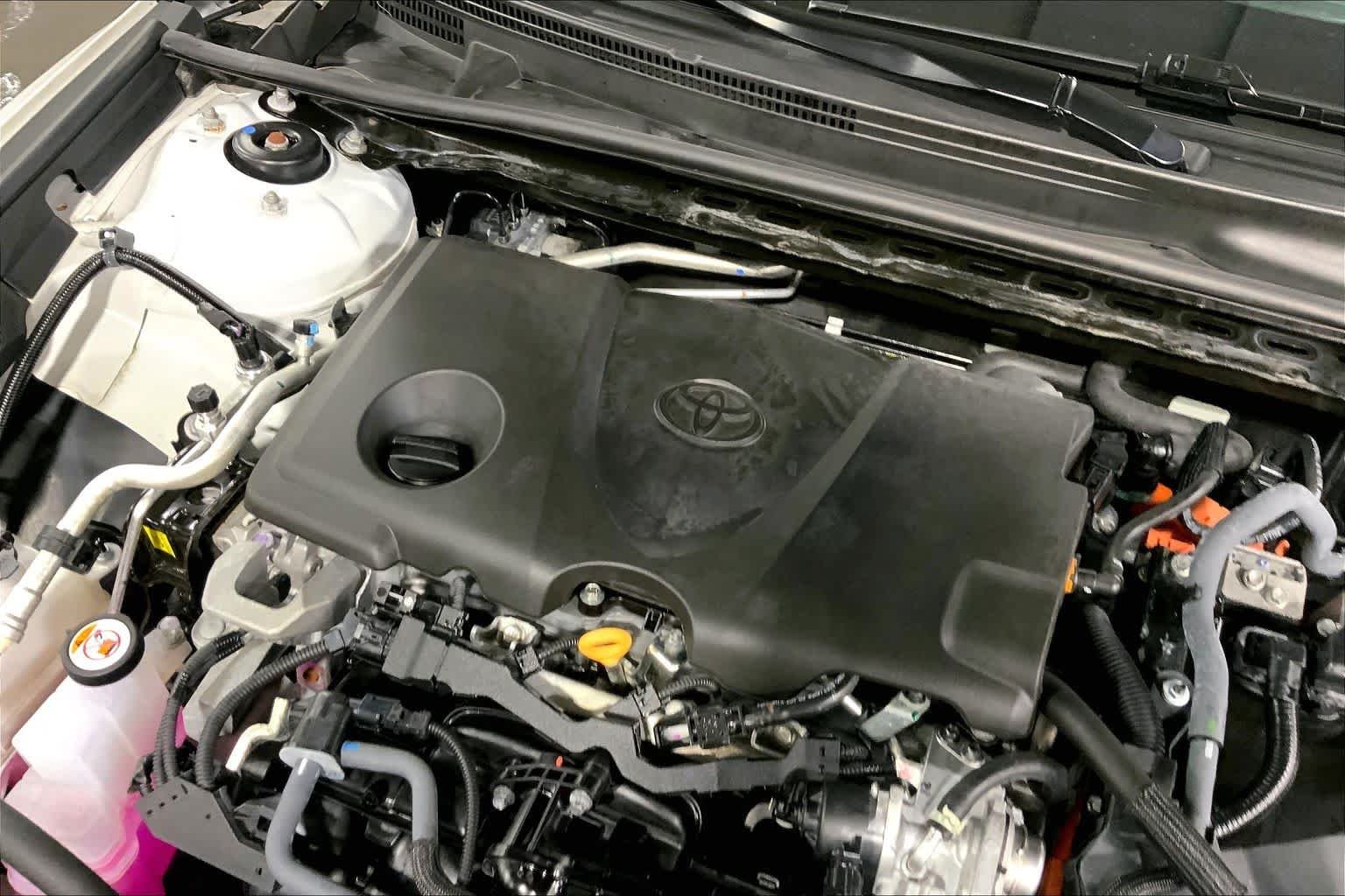 Used 2025 Wind Chill Pearl Toyota XSE image 33