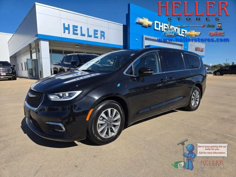 2024 Chrysler Pacifica PHEV