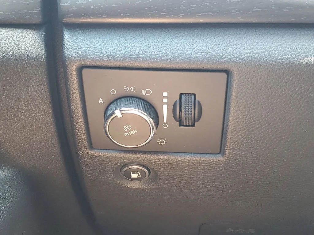 Used 2017 Gray Jeep Laredo image 29