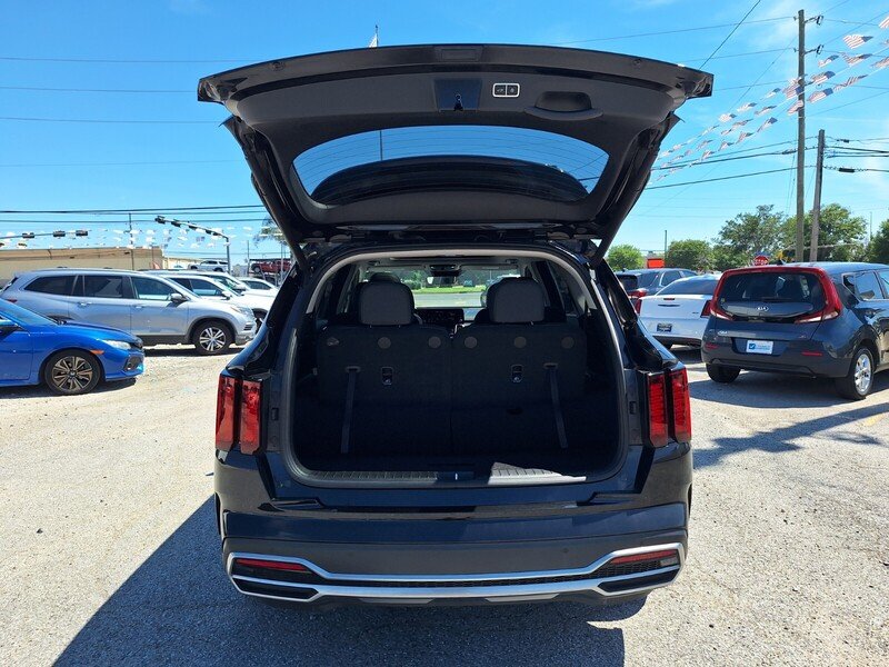 Used 2022 Black Kia EX image 28