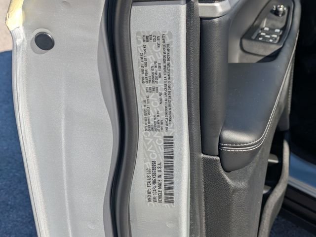 New 2025 Silver Zynith Exterior Paint Jeep Limited image 31