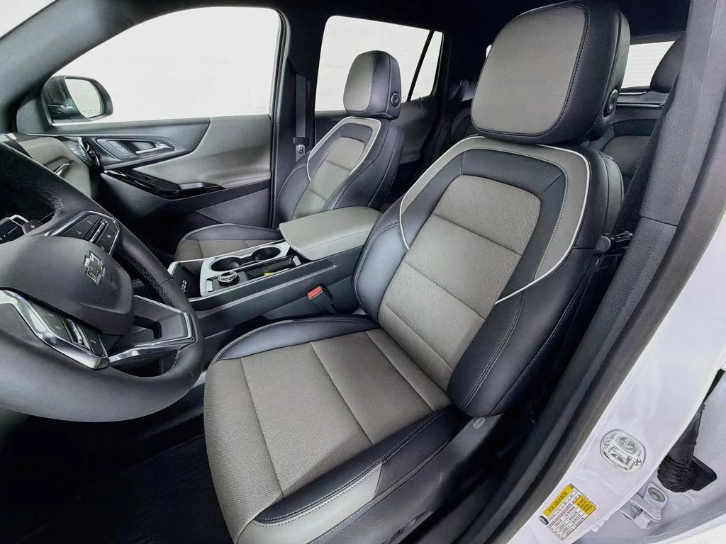 New 2027 White Chevrolet LT image 11