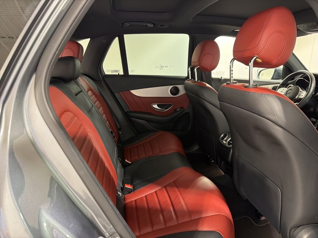 Used 2022  Mercedes-Benz GLC 300 image 28