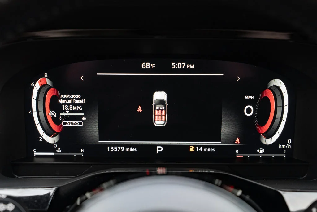 Used 2025 Black Nissan Platinum image 17
