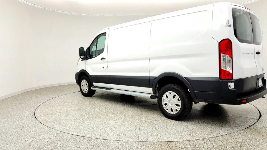 Used 2025 Oxford White Ford T-250 130"" Low Rf 9070 GVWR RWD image 7