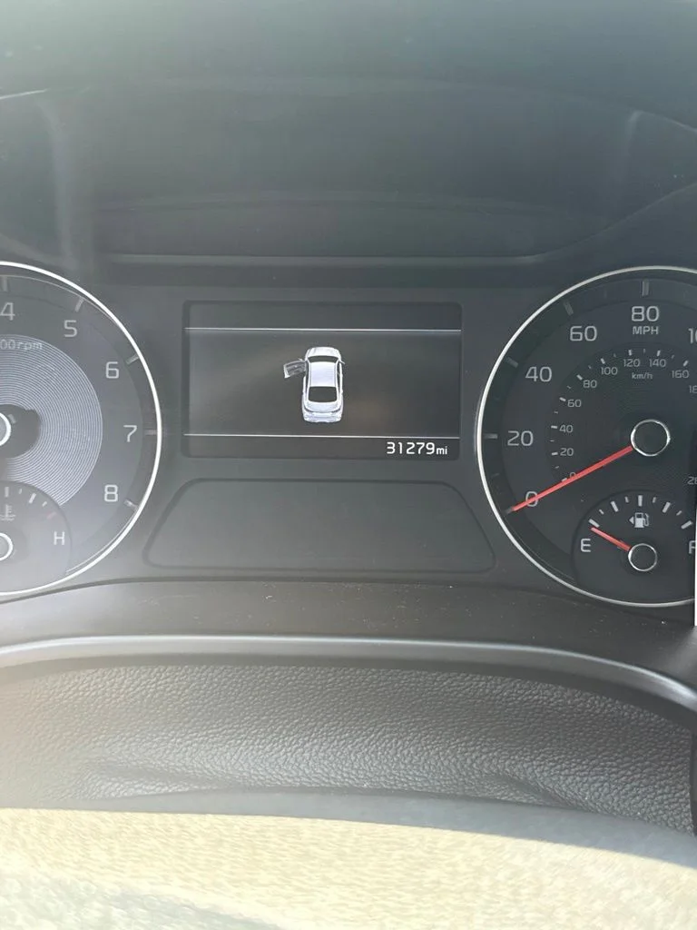 Used 2023 Red Kia LXS image 11