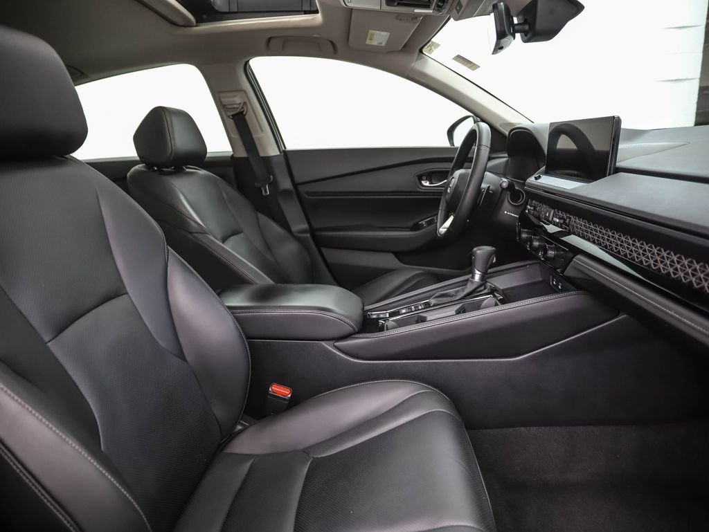 Used 2024 Crystal Black Pearl Honda Touring image 28