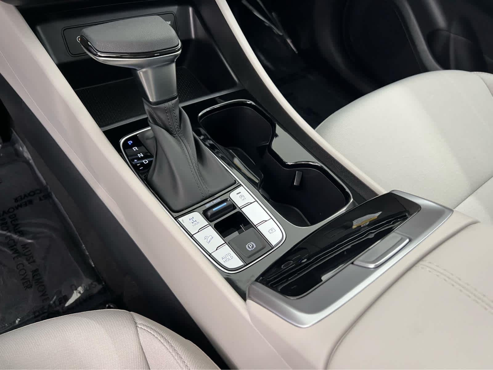 Used 2025 Shimmering Silver Hyundai SE image 19