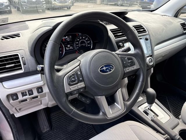 Used 2018 Silver Subaru 2.5i Premium image 2