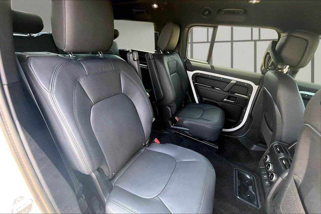 Certified Used 2025 Fuji White Land Rover X-Dynamic SE image 27