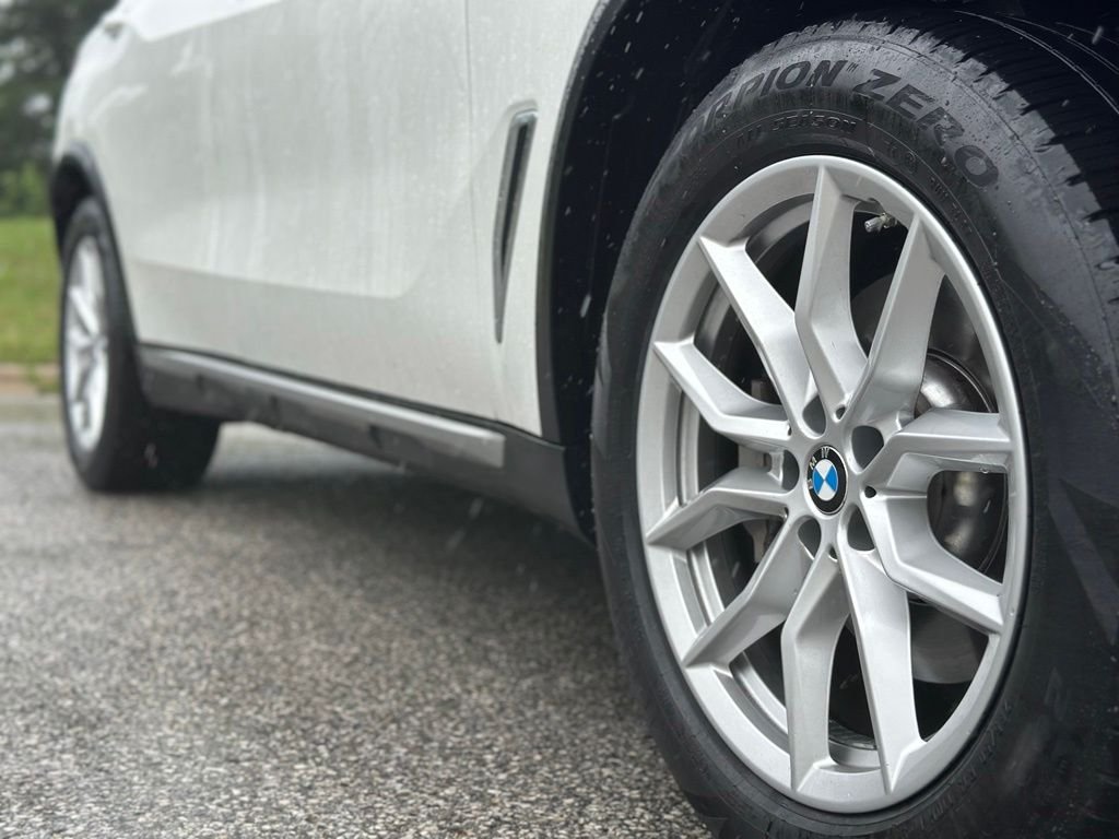 Used 2019 Mineral White Metallic BMW xDrive40i image 8