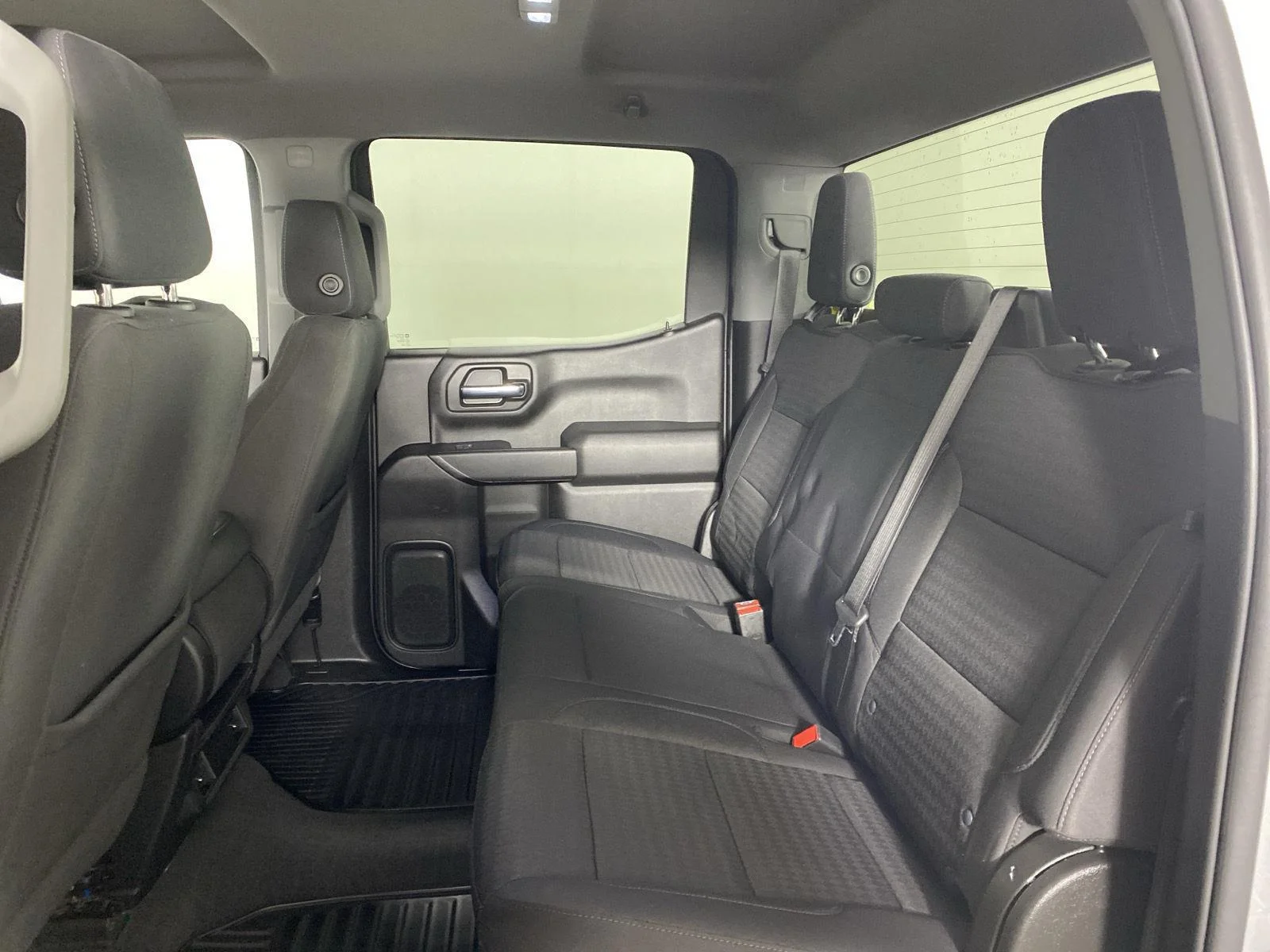 Used 2022 Silver Ice Metallic Chevrolet Custom image 20