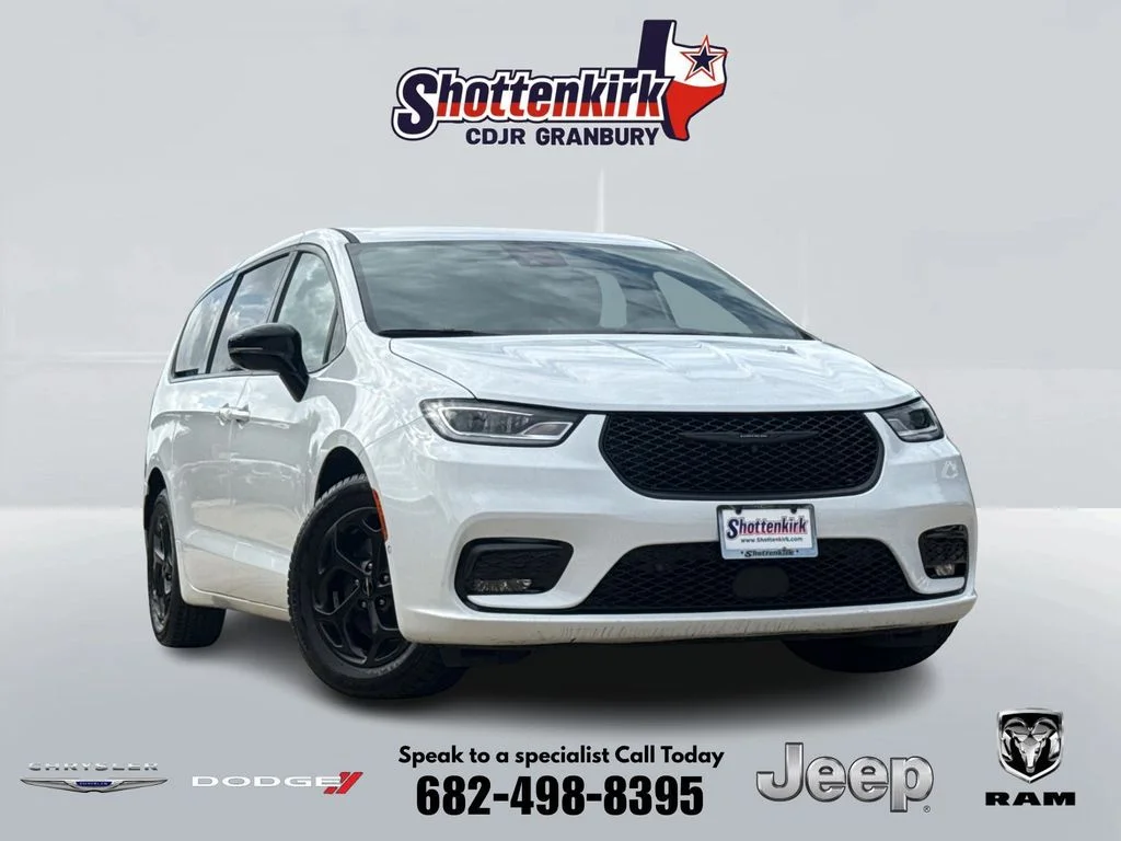 Used 2024 White Chrysler Select image 1