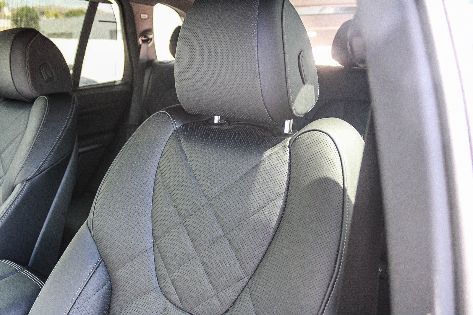 Used 2026 Black Sapphire Metallic BMW xDrive50e image 26