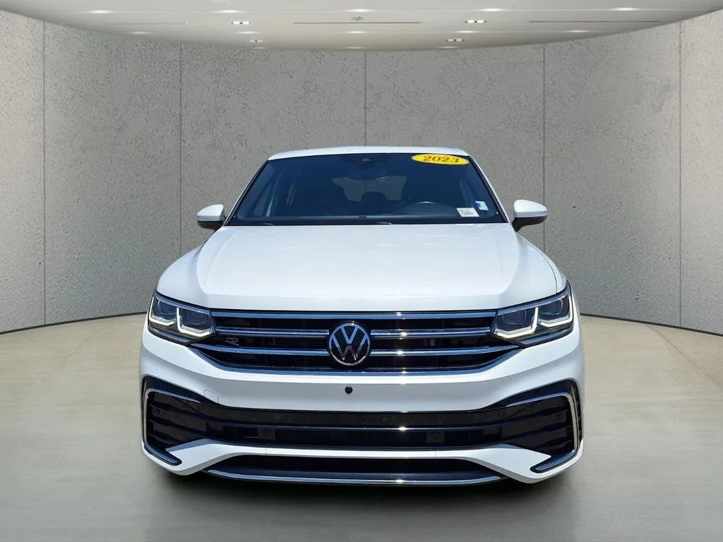 Used 2023  Volkswagen 2.0T SEL R-Line image 2