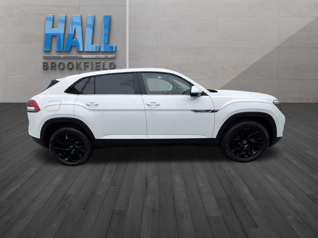 New 2026 White/off-white Volkswagen SE w/Technology image 6
