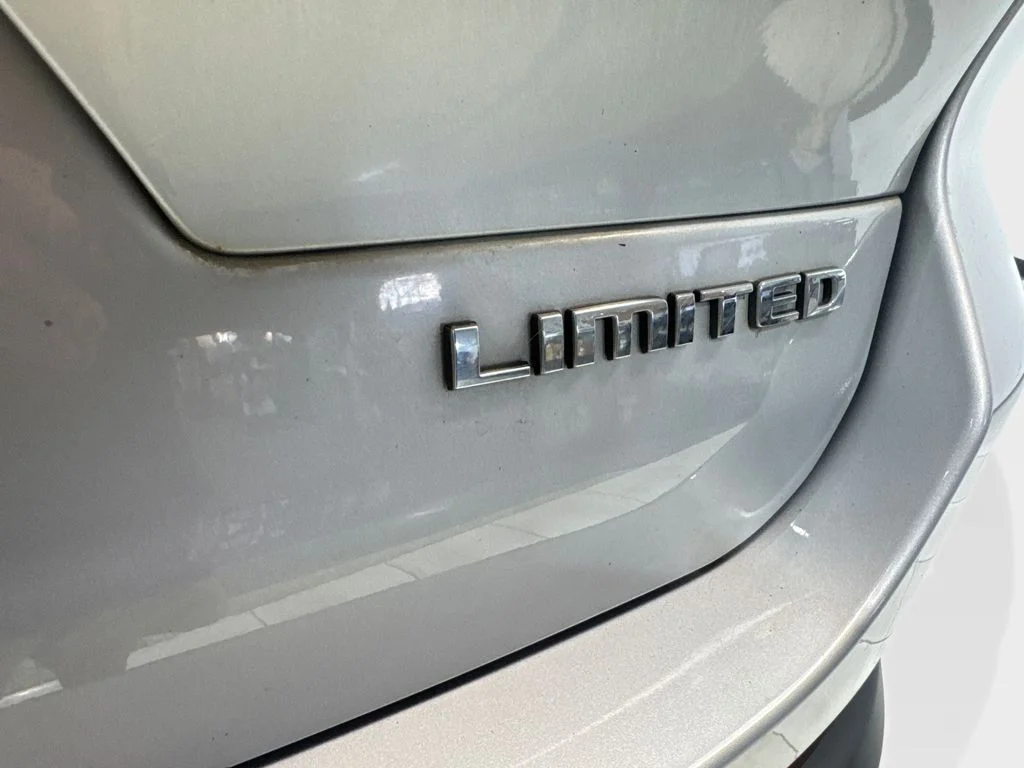 Used 2022 Silver Jeep Limited image 24