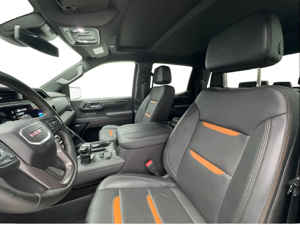 Used 2025 White GMC AT4 image 22