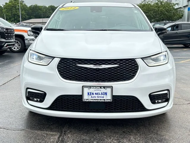Used 2024 Bright White Clearcoat Chrysler Touring L image 2