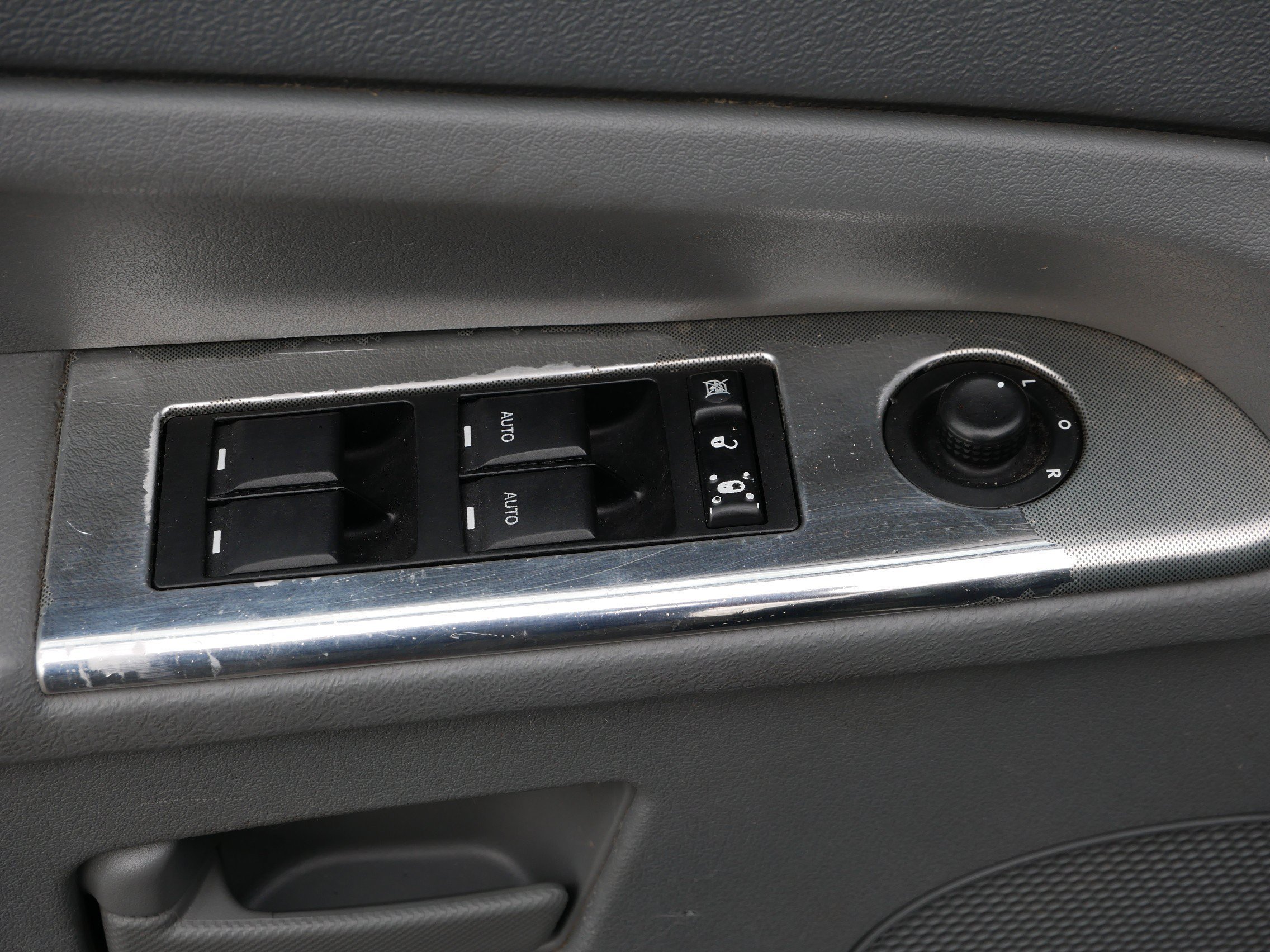 Used 2007 Jeep Green Metallic Jeep Laredo image 18
