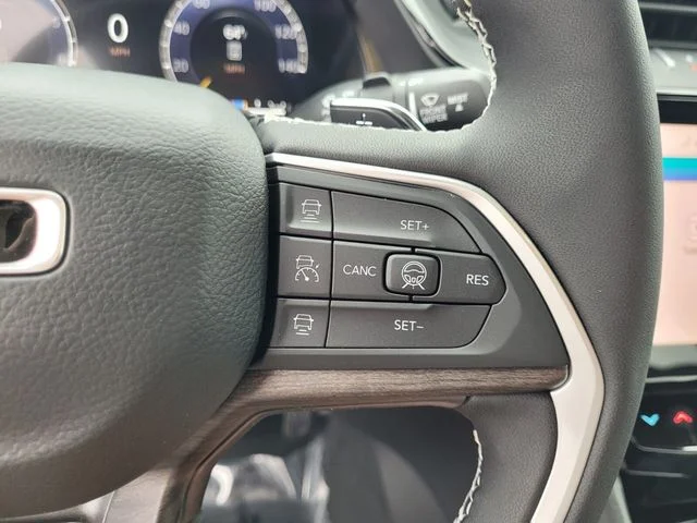 New 2026 Bright White Clear-Coat Exterior Paint Jeep Altitude image 29