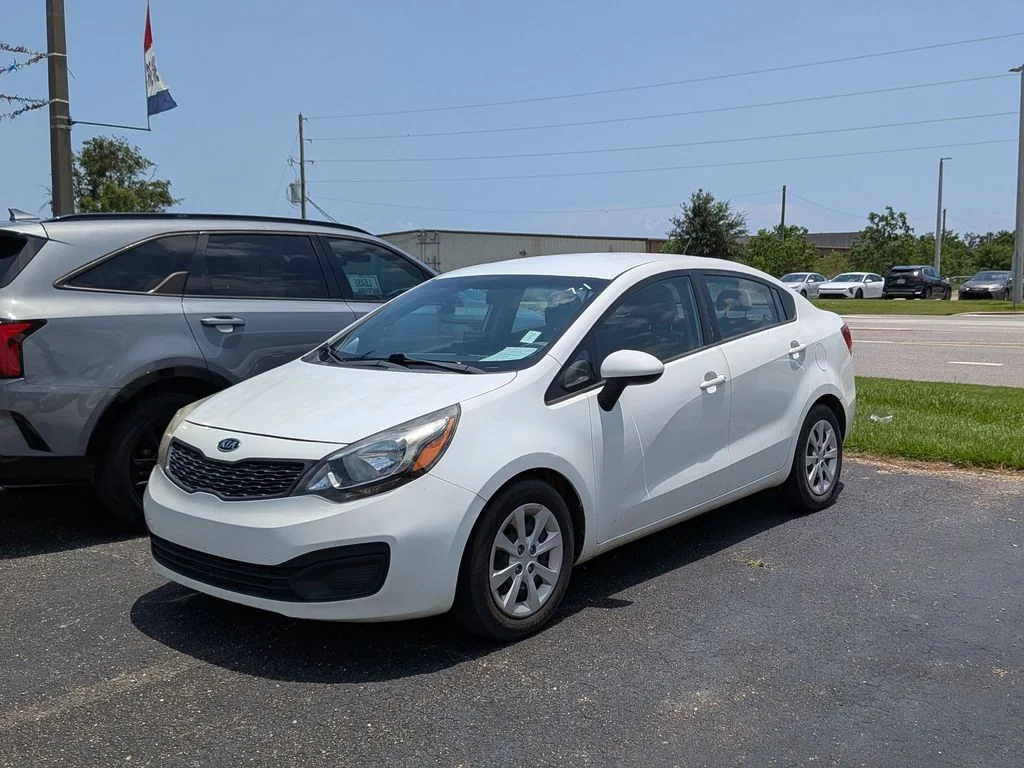 Used 2014 White Kia LX image 1