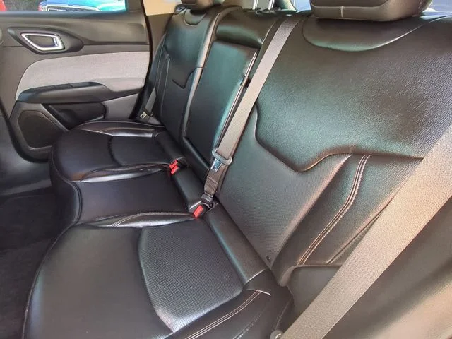 Used 2022 Red Jeep Latitude Lux image 28