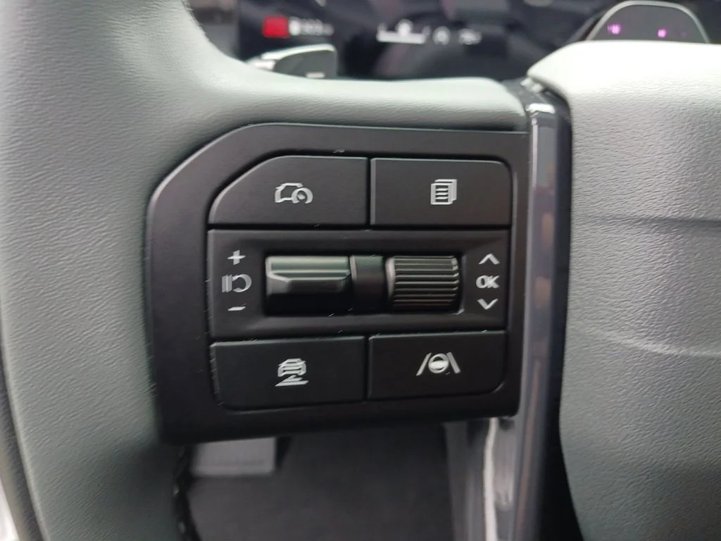 Used 2027 White Kia X-Pro SX-Prestige image 36