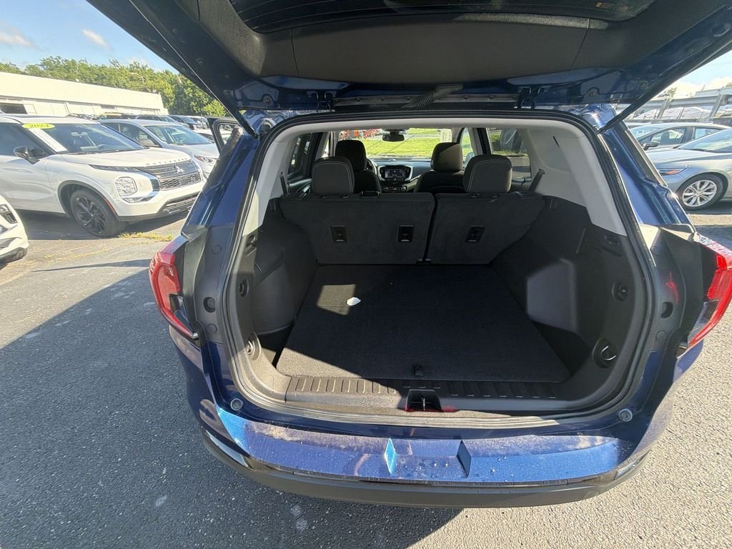 Used 2022 Blue GMC SLE image 22