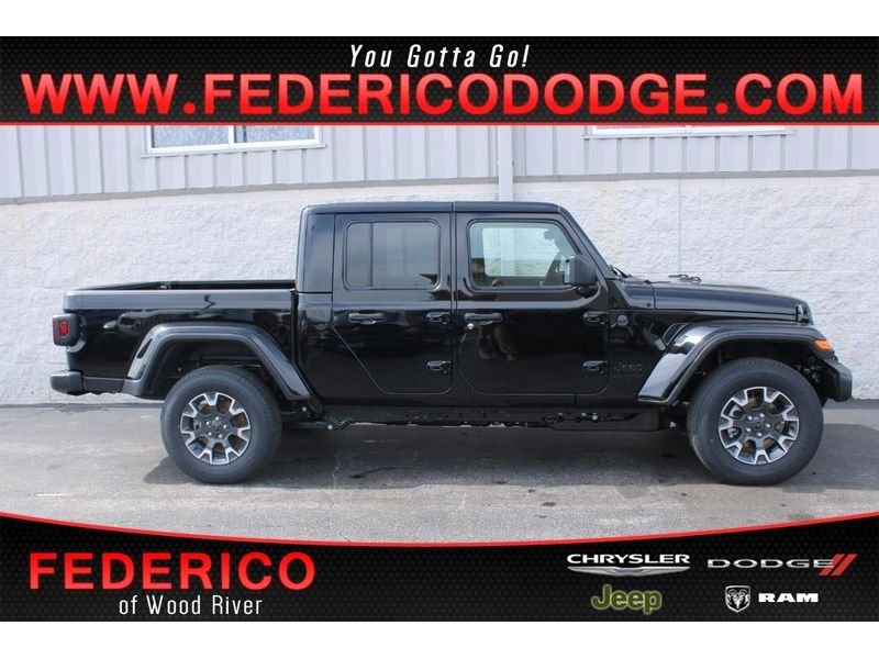 New 2026 Black Clear-Coat Exterior Paint Jeep Sahara 4x4 image 1