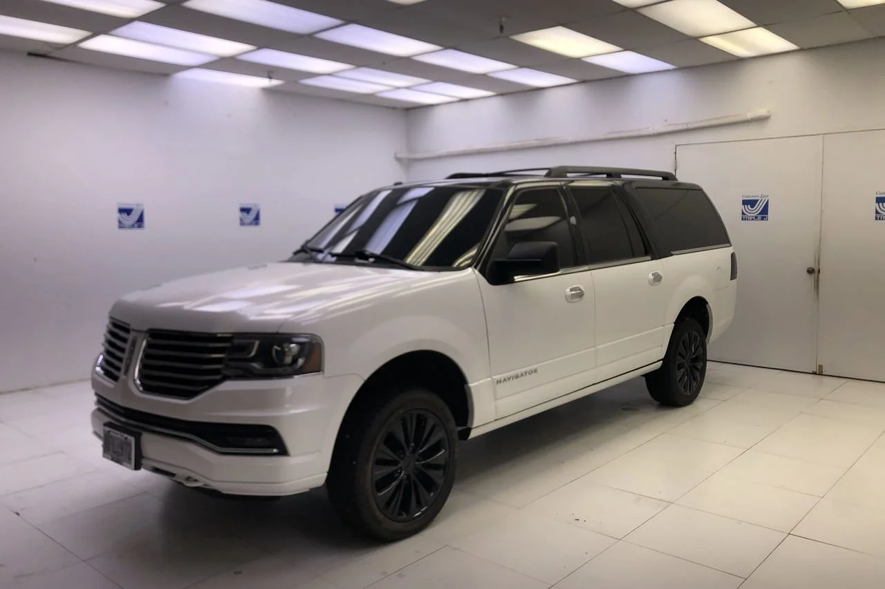 Used 2015 White Platinum Lincoln  image 7