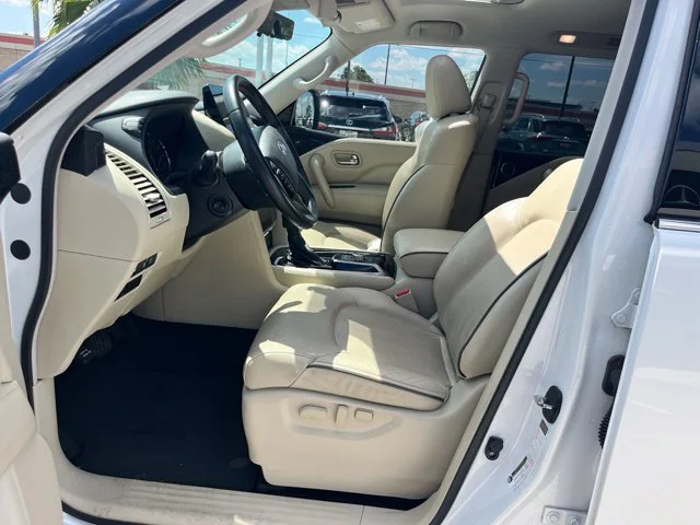 Used 2022 White INFINITI LUXE image 10