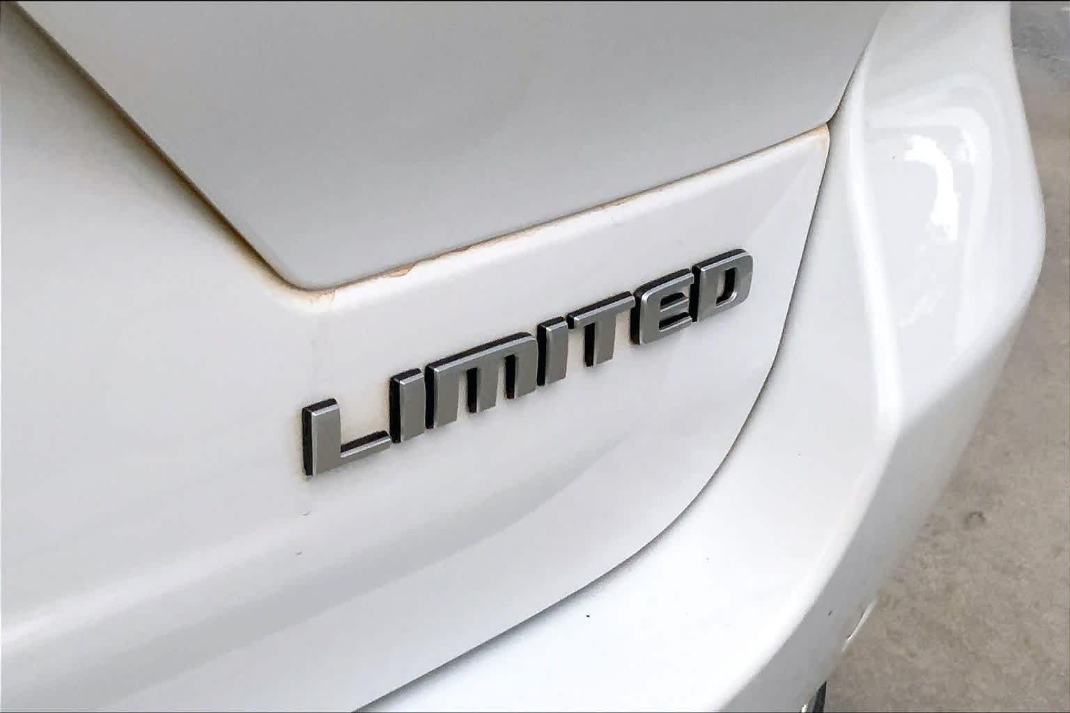 Used 2024 Bright White Clearcoat Jeep Limited image 10