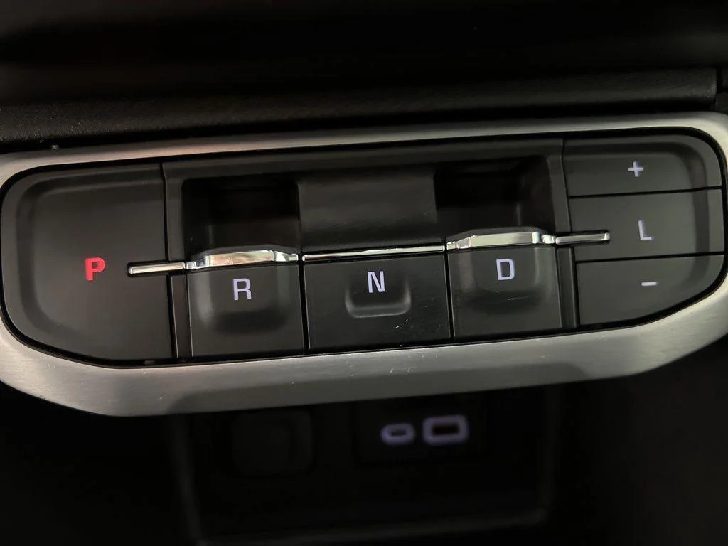 Used 2023 Sterling Metallic GMC SLT image 22
