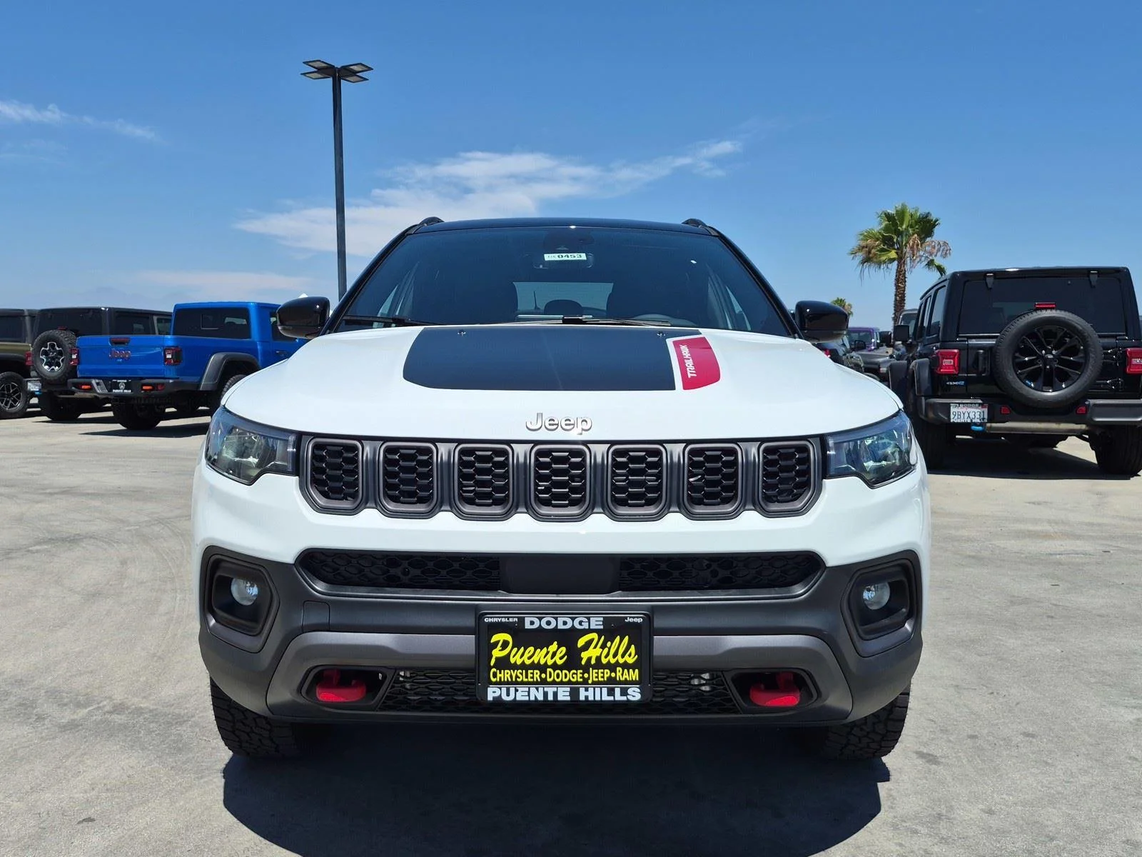 New 2026 Bright White Clear-Coat Exterior Paint Jeep Trailhawk image 2